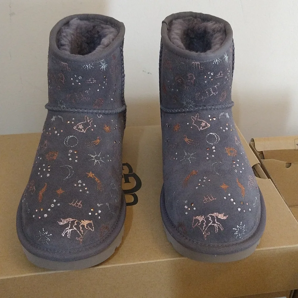 UGG - Picture 1 of 5